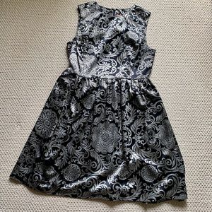 Beautiful retro print dress, with side pockets